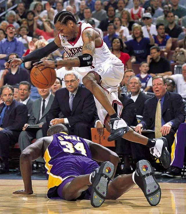 客场1-3输给利兹联 暴露切尔西最大短板 只能争五&无力争冠（客场1-3负于利兹联 切尔西短板尽显 争冠无望恐仅争五）