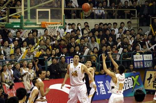 申花官方：今日一线队收假集结训练，阿苏埃、陈晋一等未归队（申花通报：一线队今日结束假期开始合练，阿苏埃、陈晋一等暂未归队）