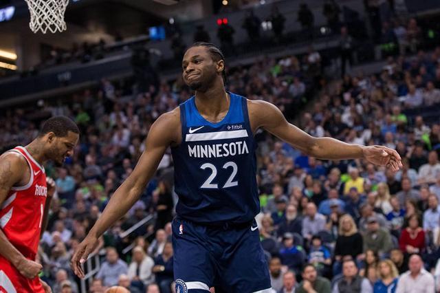 都体：英超三队想引进道格拉斯-路易斯，费内巴切也有意（都体：英超三队追逐道格拉斯-路易斯，费内巴切加入争夺）