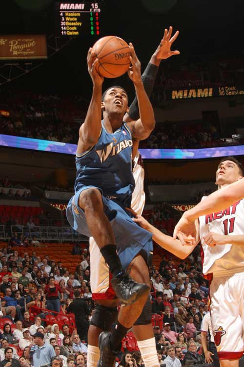 孔帕尼：阿方索一定会强势回归，很高兴他能为本赛季提供帮助（孔帕尼：相信阿方索将强势归来，欣慰他能为本季贡献力量）